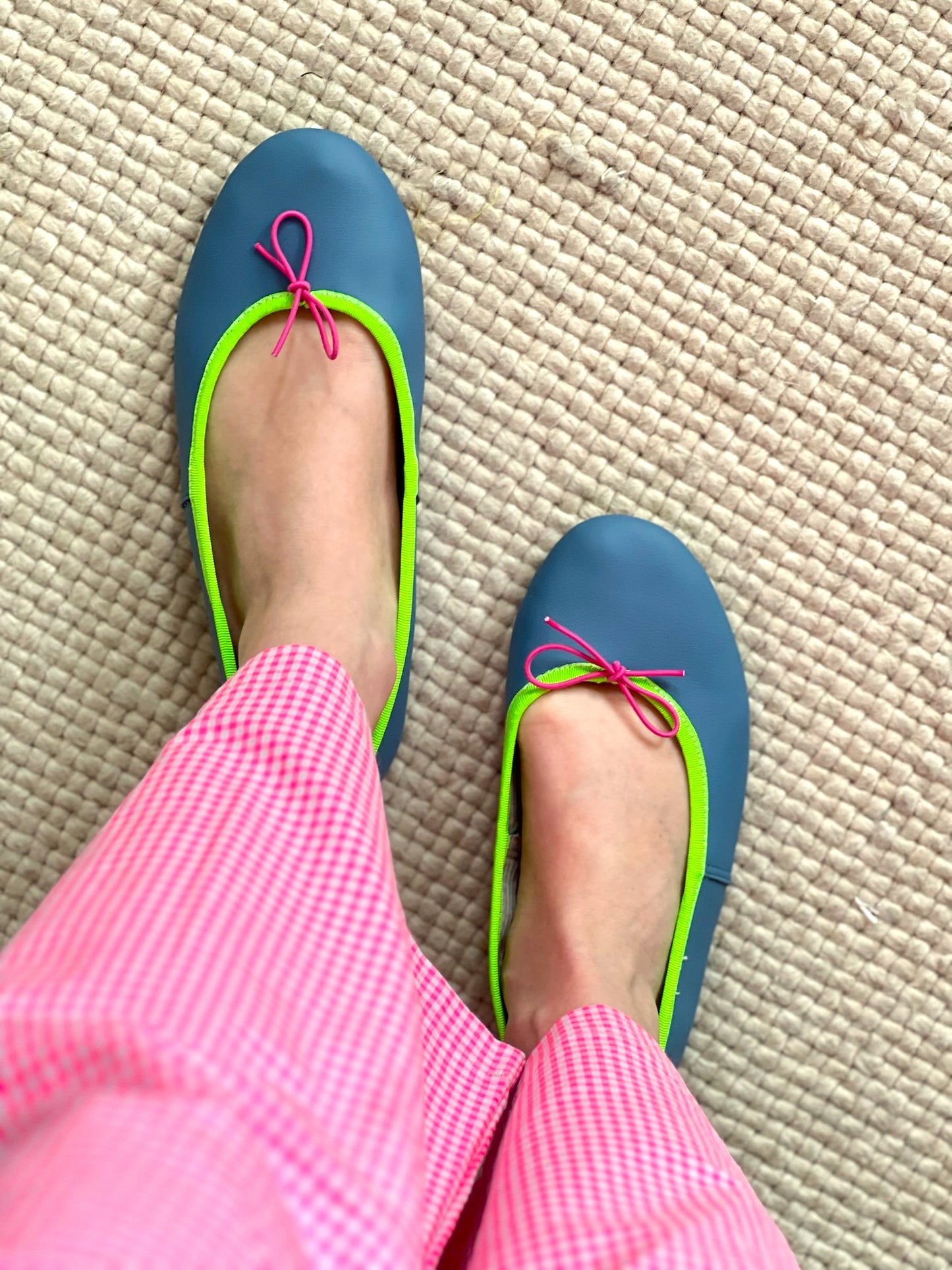 BLUE BALLERINAS WITH GREEN FLUORESCENT