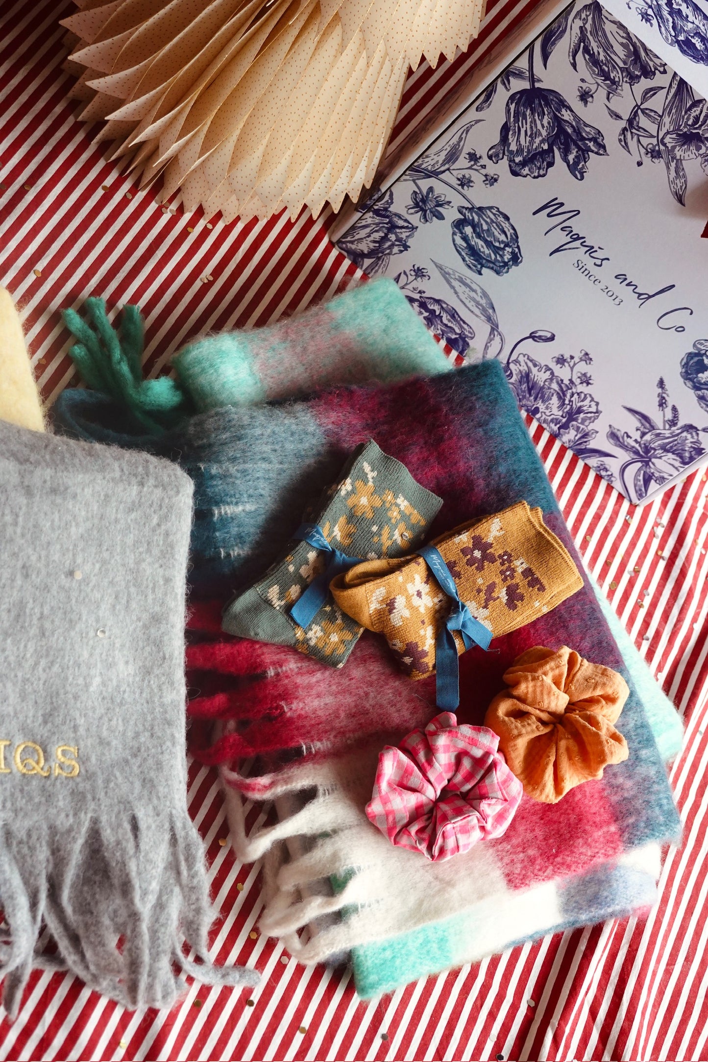 PACK BUFANDA LANA CUADROS MARINO - COLETERO Y CALCETINES