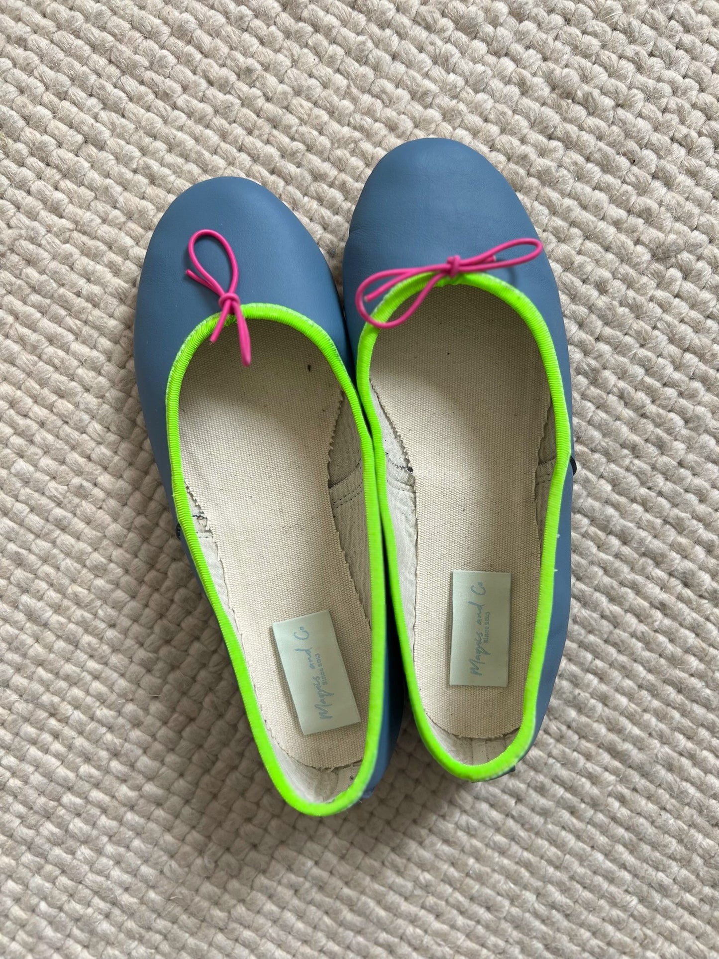 BLUE BALLERINAS WITH GREEN FLUORESCENT