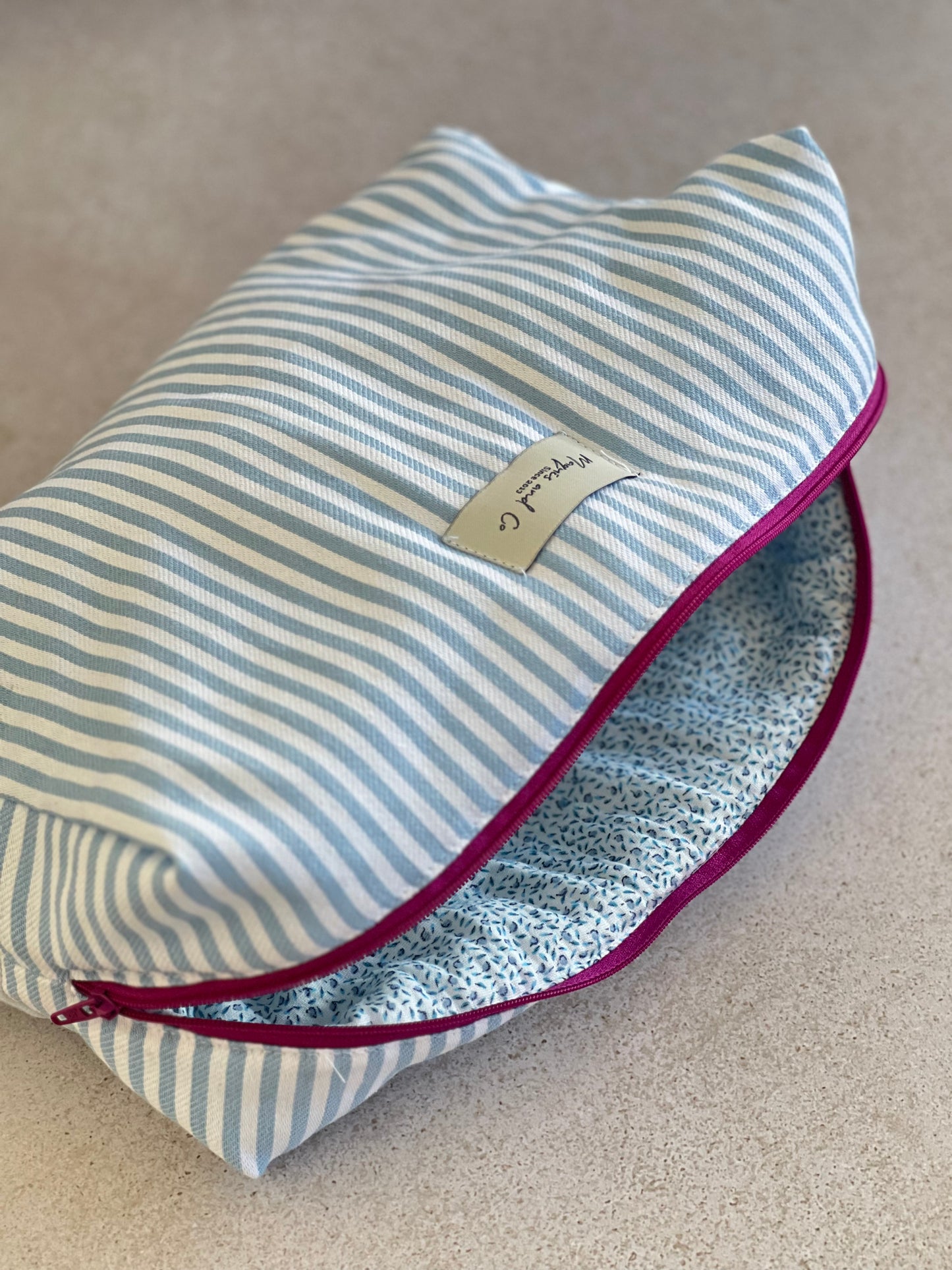 ANA MAKEUP BAG - BLUE STRIPES -