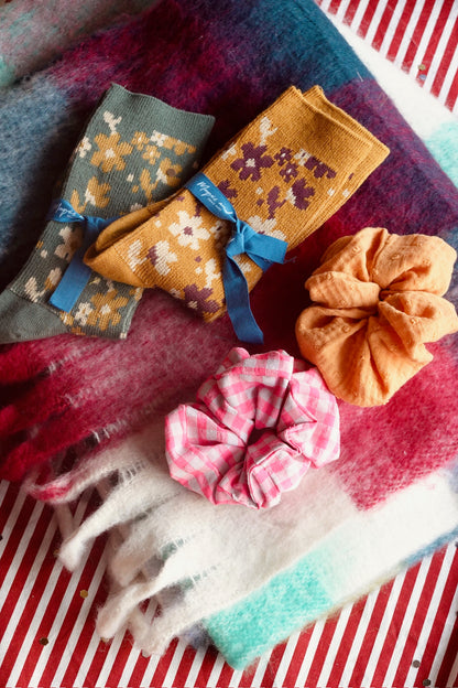 PACK BUFANDA LANA CUADROS MARINO - COLETERO Y CALCETINES