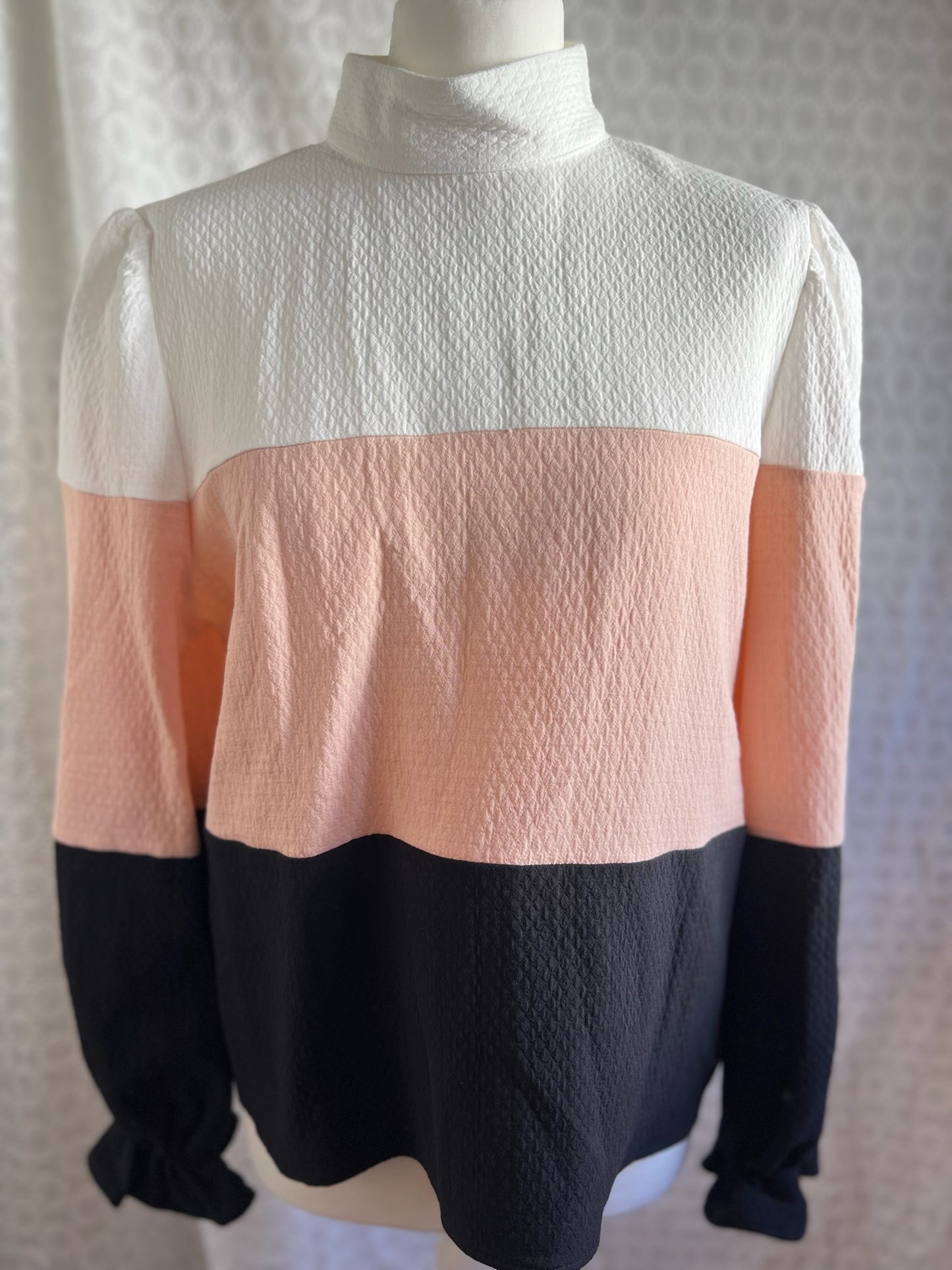 BLUSA TRIANA BLANCA, GRIS Y ROSA