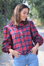 Cargar imagen en el visor de la galería, BLUSA CATALINA - TARTAN ROJO
