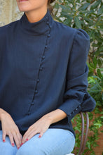 Cargar imagen en el visor de la galería, BLUSA VICTORIA - NEGRA -
