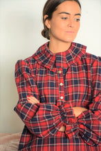 Cargar imagen en el visor de la galería, BLUSA CATALINA - TARTAN ROJO
