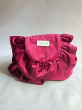 Load image into Gallery viewer, MANUELA MAXI BAG - CHERRY VELVET
